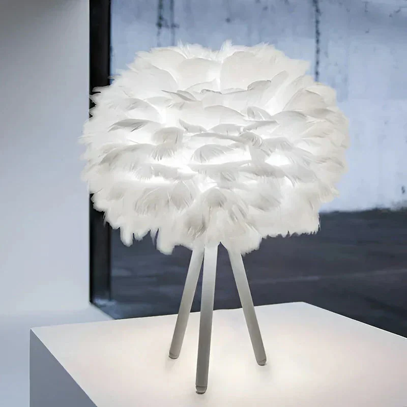 Fevoria Tischleuchte mit Federdesign – LED Lampe für dekorative Innenbeleuchtung