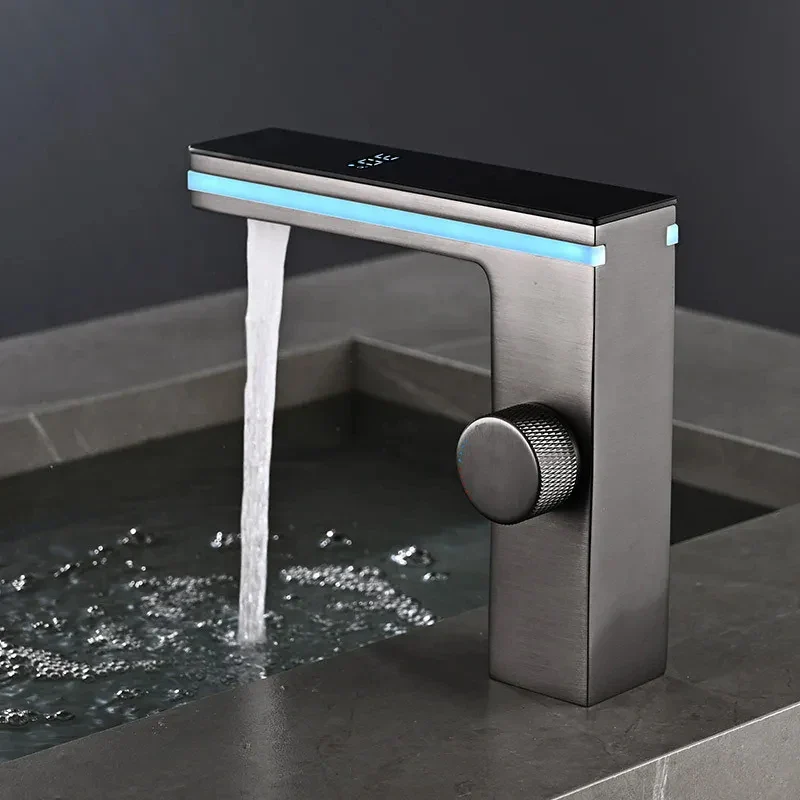 HydraLume One – LED-Waschtischarmatur mit Wasserfluss-Anzeige - Image 3