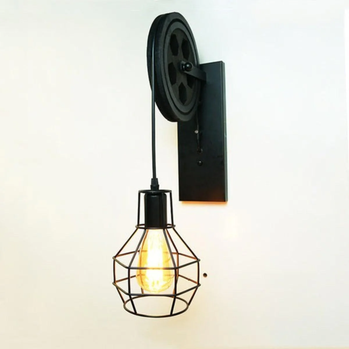 Industrielle Retro-Wandleuchte Pulvion mit Seilzug-Design