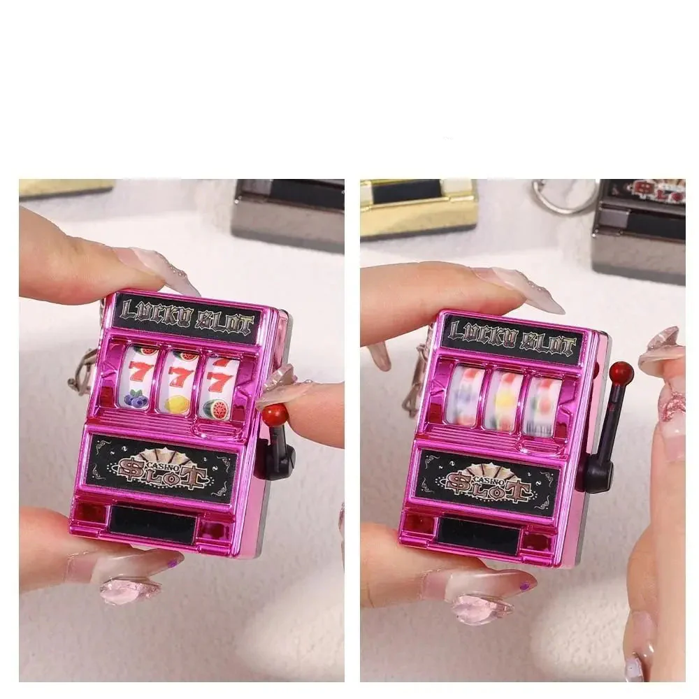 Mini-Spielautomaten-Schlüsselanhänger mit Drehmechanismus - Image 3