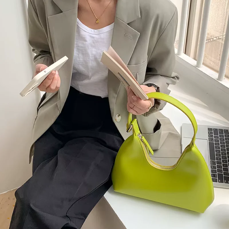 Selmira Schultertasche mit einfachem Gurt und Reißverschluss - Image 8