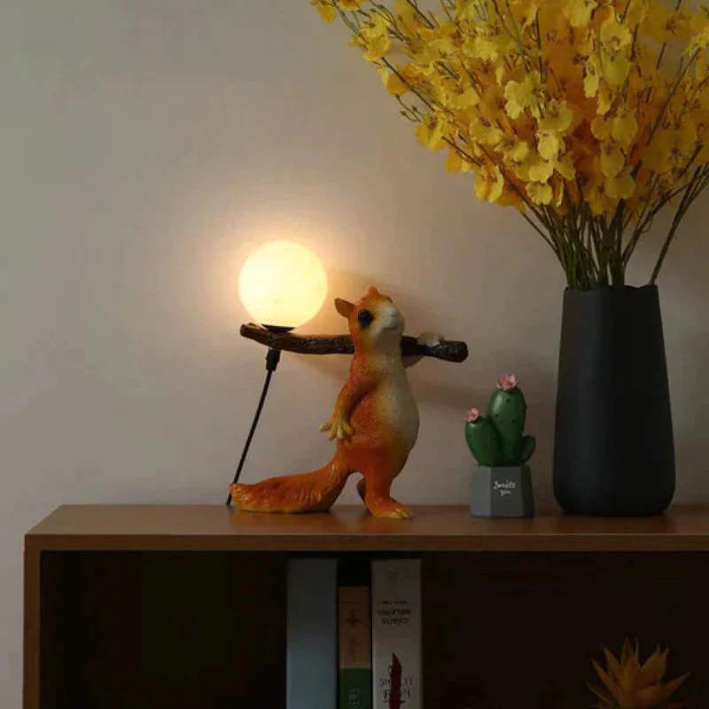 SquirrelGlow Mini-Tischlampe – Dekorative LED-Nachttischlampe in Tierform - Image 5