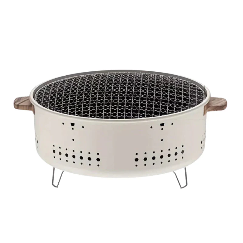 Tragbarer Holzkohlegrill mit kompakter Bauweise für den Außenbereich