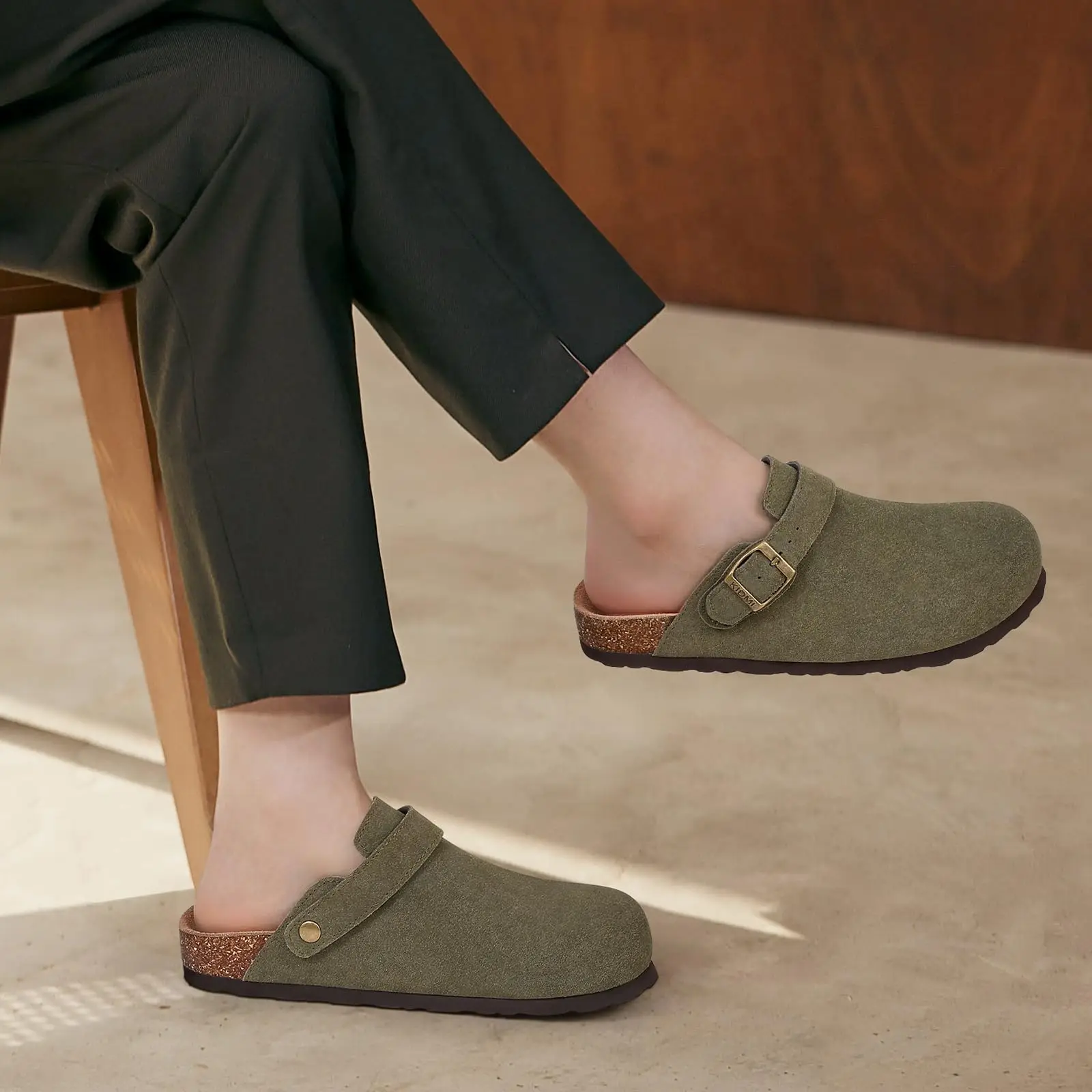 Velmora Unisex Clogs mit Korkfußbett und verstellbarem Riemen - Image 3