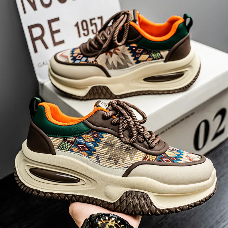 Zanvero Sneaker mit Schnürung und profilierter Gummisohle – Freizeitschuh mit gestickten Details - Image 5